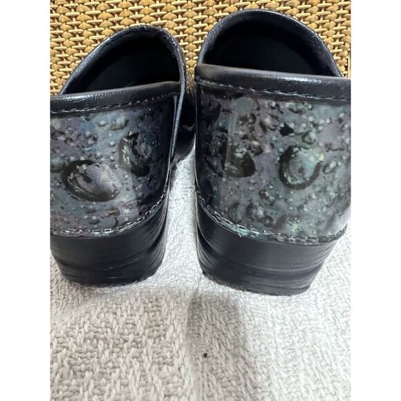 Dansko XP 2.0 Women's Slip Resistant Work Clogs Size 8 Bubble Black Metallic - Picture 8 of 11